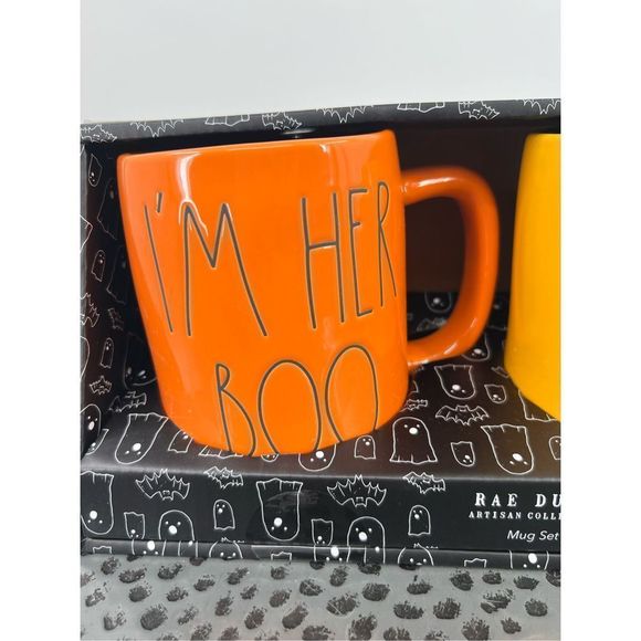 Rae Dunn Halloween I'M HER BOO & I'M HIS WITCH Orange & Yellow Mug Set of 2 NIB - Picture 2 of 4